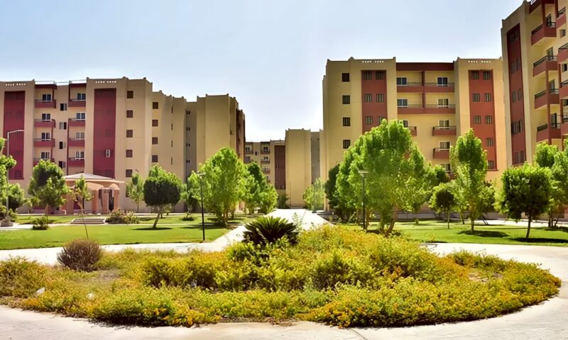 الإسكان تستعرض المشروعات التنموية وملفات العمل بمدينة حدائق أكتوبر