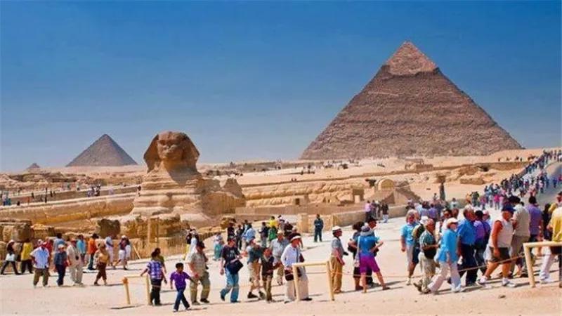 السائح يساوي كم دولارا للاقتصاد المصري؟ الإيرادات تتجه لتجاوز 20 مليار دولار في 2026