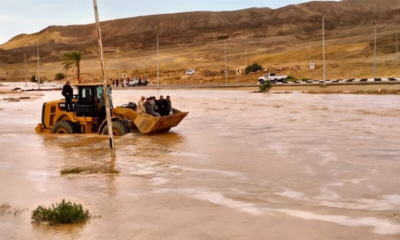 السيول تضرب جنوب سيناء، منشآت الحماية وخزانات حصاد الأمطار تنجح في احتجاز المياه (فيديو)