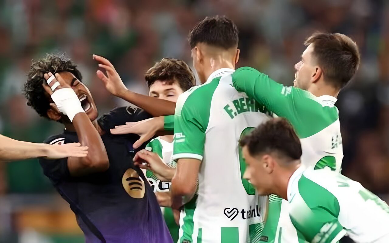 ضرب يامال بالرأس.. إيقاف لاعب بيتيس 4 مباريات