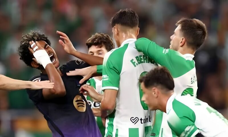 ضرب يامال بالرأس.. إيقاف لاعب بيتيس 4 مباريات