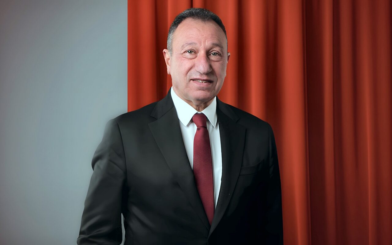 اعتذار مدحت شلبي ينهي الخلاف.. ومحمود الخطيب يوقف الدعاوى