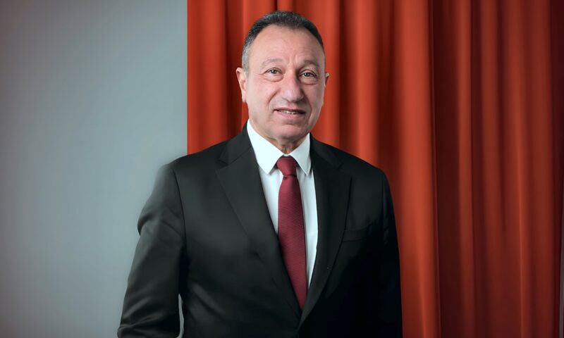اعتذار مدحت شلبي ينهي الخلاف.. ومحمود الخطيب يوقف الدعاوى