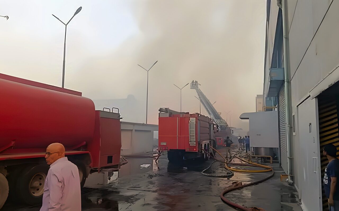حريق مخزن مراتب بشبرامنت والحماية المدنية تسيطر على النيران