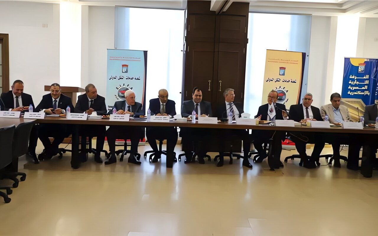 غرفة الإسكندرية تستقبل رئيس مصلحة الجمارك لبحث تحديات النقل الدولي