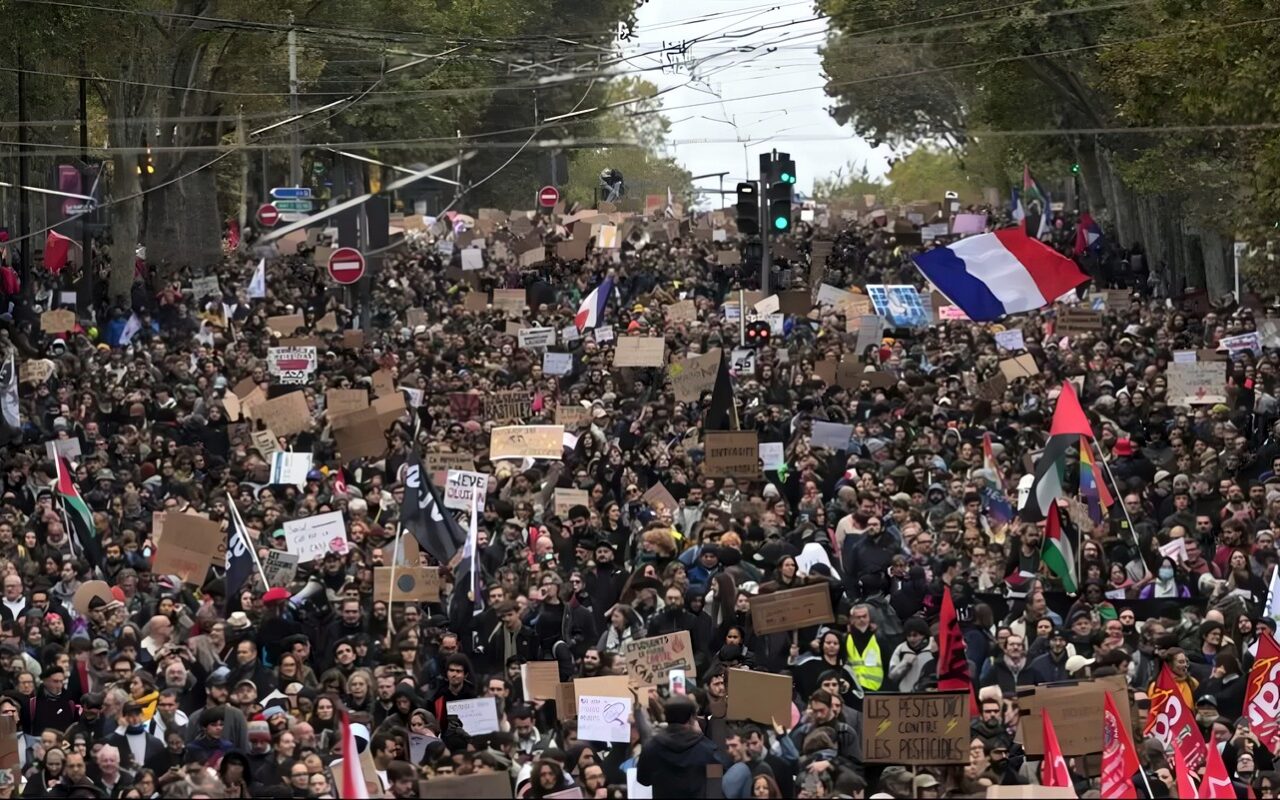 الداخلية الفرنسية: 410 آلاف شخص شاركوا في مظاهرات اليوم