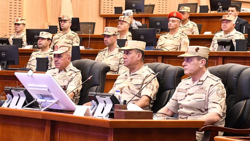 وزير الدفاع يشهد تنفيذ مشروع مراكز القيادة التعبوى لإدارة الحرب الكيميائية (صور)