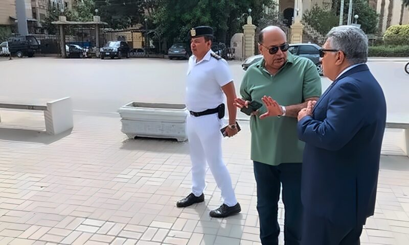 محافظ الدقهلية يتفقد ميدان الطيارة بالمنصورة ويوجه بمنع الإشغالات وتشجير الميدان