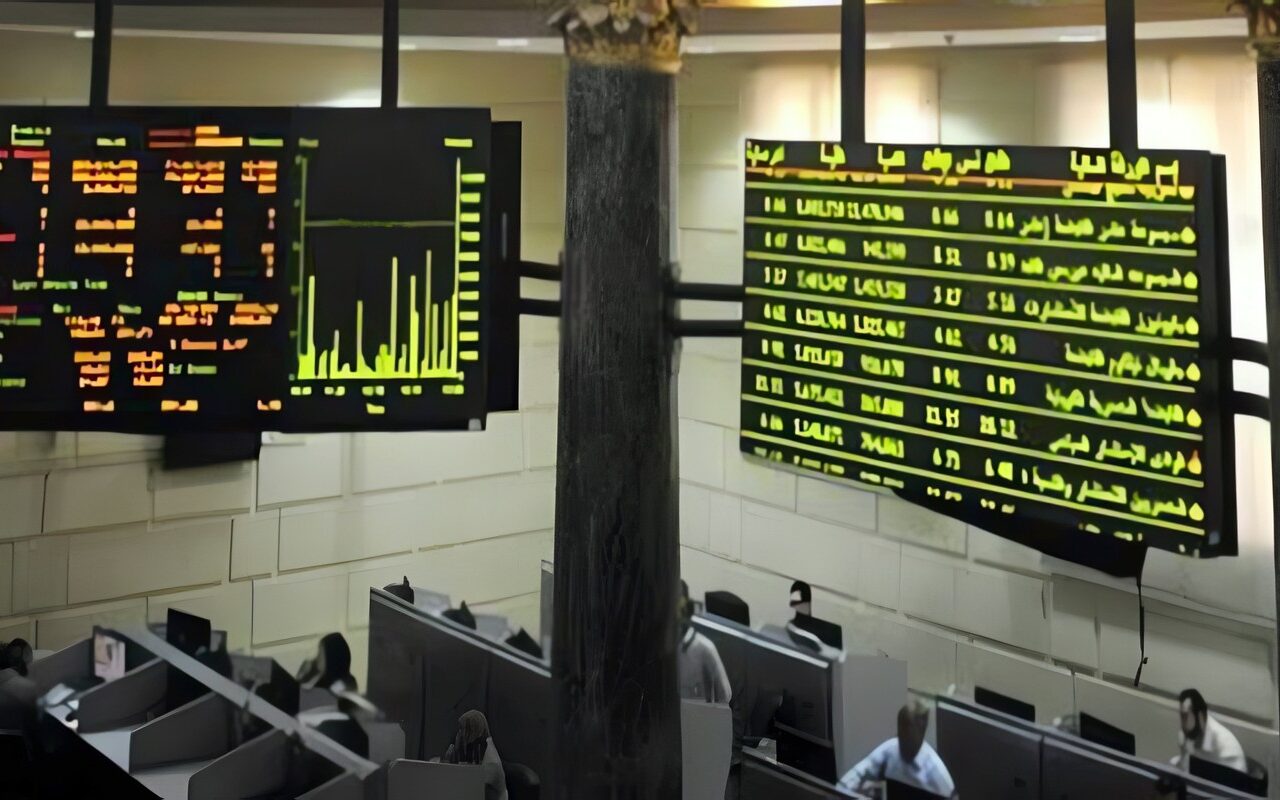 البورصة المصرية: اضطرابات المنطقة ومخاوف المستثمرين وراء تراجع الأسهم