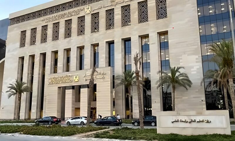 التعليم العالي تغلق 4 كيانات وهمية بالفيوم والجيزة وبني سويف
