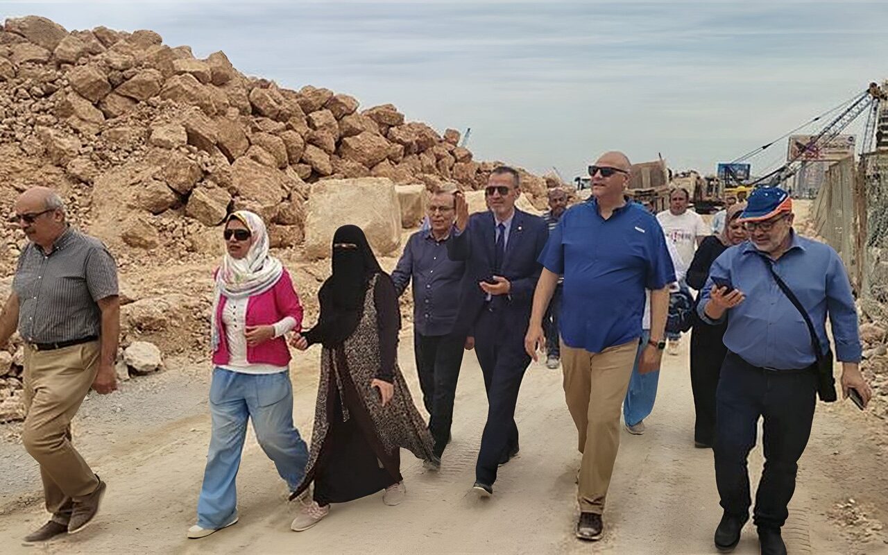 محافظ الإسكندرية ورئيس هيئة حماية الشواطئ يتفقدان مشروعات حماية واستعادة شواطئ المدينة