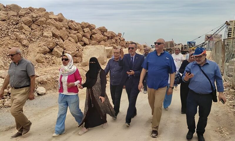 محافظ الإسكندرية ورئيس هيئة حماية الشواطئ يتفقدان مشروعات حماية واستعادة شواطئ المدينة