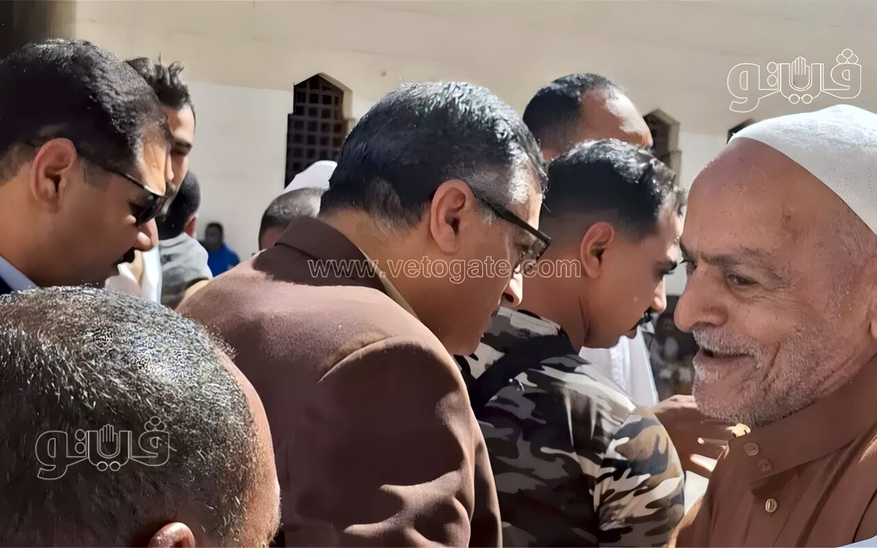 مسن يطالب محافظ قنا بتوفير خط سرفيس لقرية الترامسة (فيديو)
