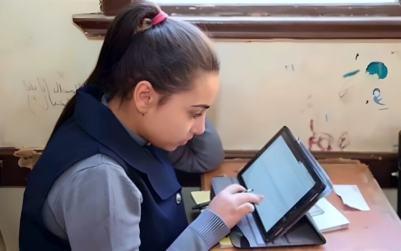“التعليم” تكشف الفئات المستهدفة باستلام أجهزة التابلت