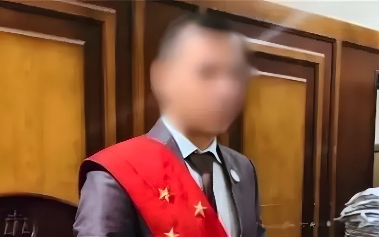 دفاع القاضي المزيف يطالب باستدعاء الضحايا ومجري الضبط لسماع أقوالهم
