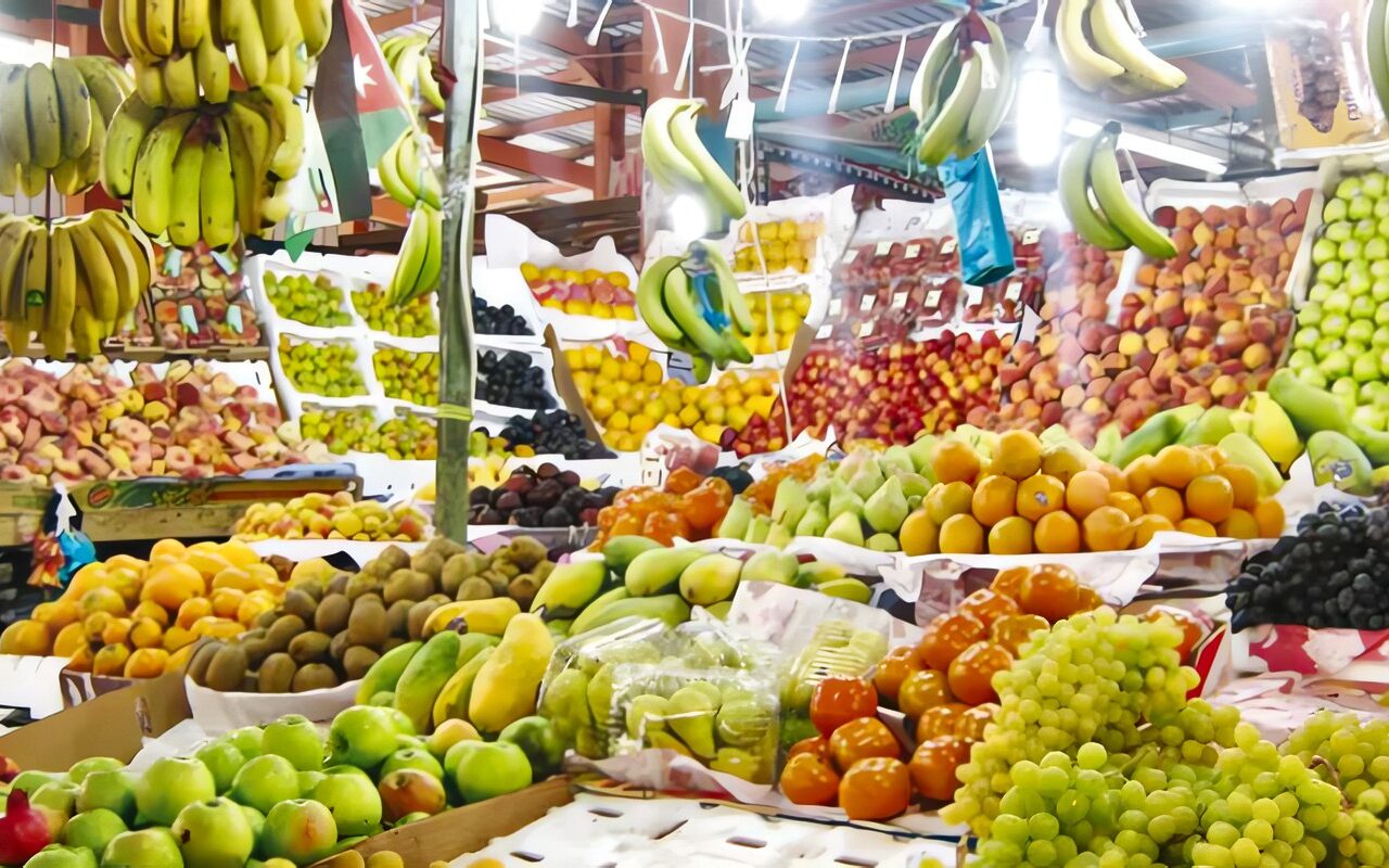 أسعار الفاكهة اليوم، انخفاض التين البرشومي وارتفاع العنب والمانجو