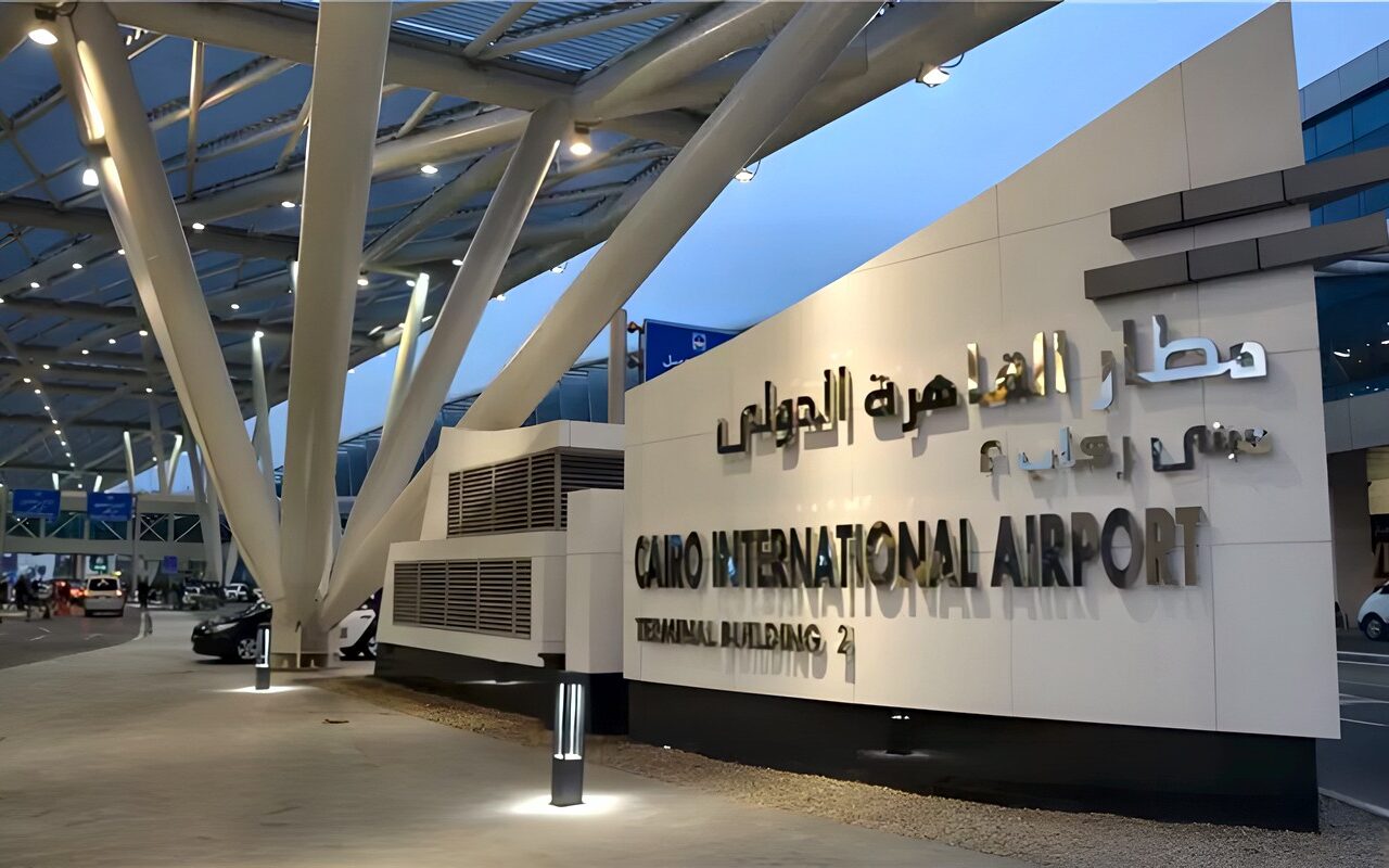 النيابة تأمر بضبط وإحضار مالك طرد بريدي يحتوي على مواد مخدرة بمطار القاهرة