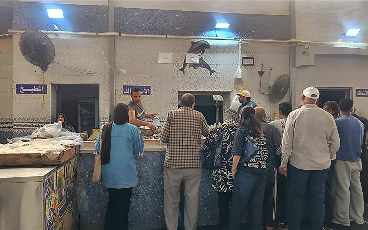 سمك الشخرم بـ20 جنيهًا والبلطي بـ80، جولة للتموين على الأسواق ومنافذ البيع بالإسماعيلية