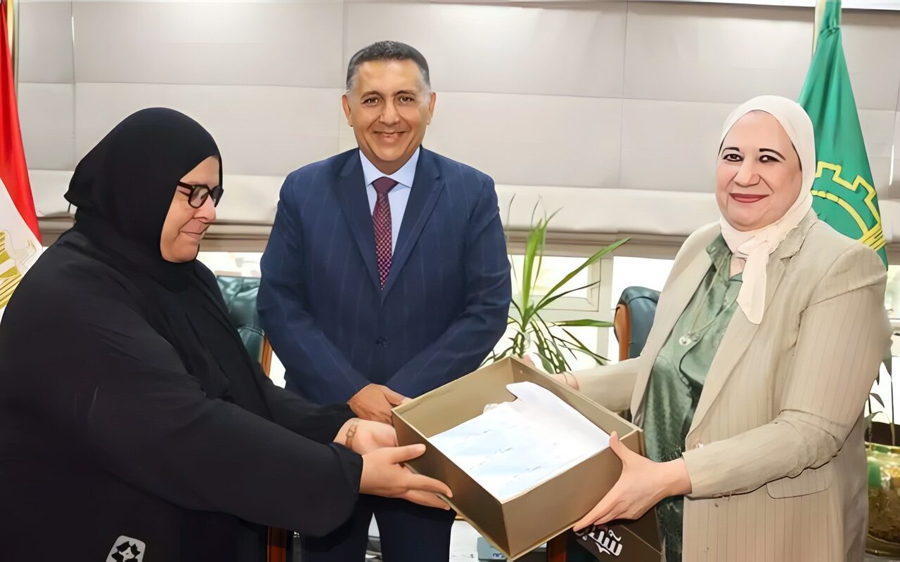 محافظ القليوبية يستقبل قيادات البنك الزراعي لبحث دعم الأسر الأولى بالرعاية