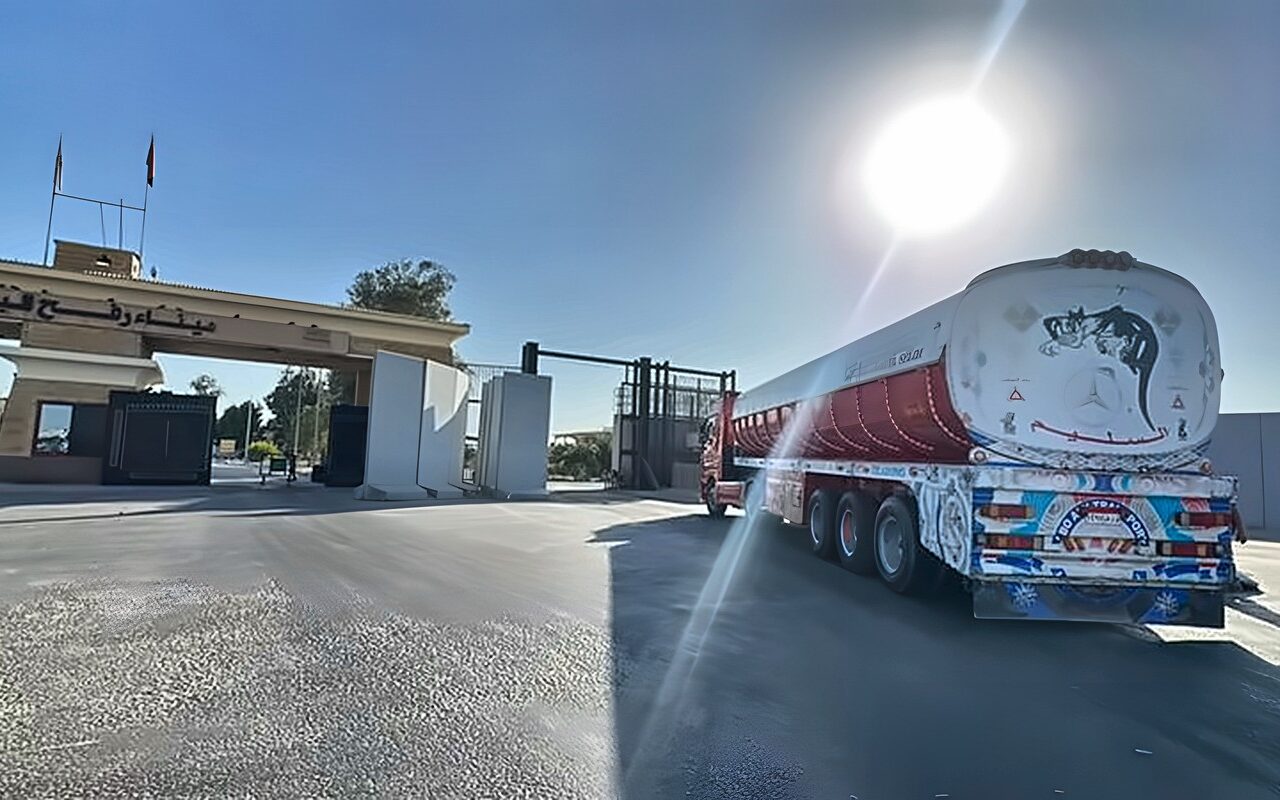 الهلال الأحمر يرسل 3 آلاف طن مساعدات لغزة عبر قافلة «زاد العزة 289»