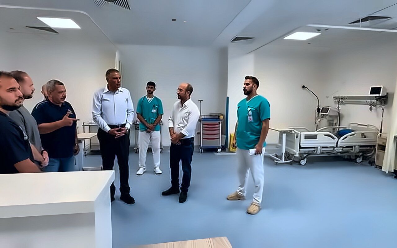محافظ جنوب سيناء يتفقد مستشفى نويبع في زيارة مفاجئة لمتابعة التشغيل التجريبي