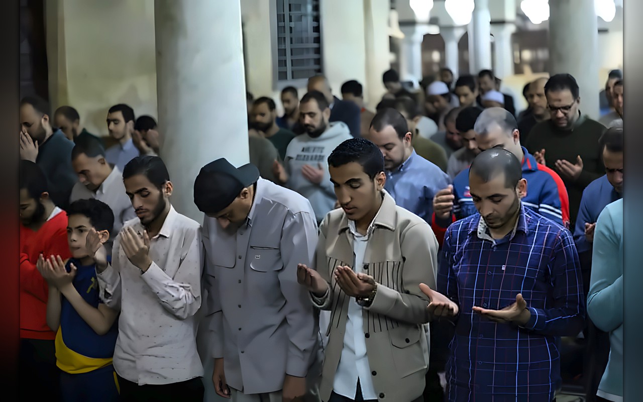 ما حكم القنوت في صلاة الفجر؟.. دار الإفتاء تجيب