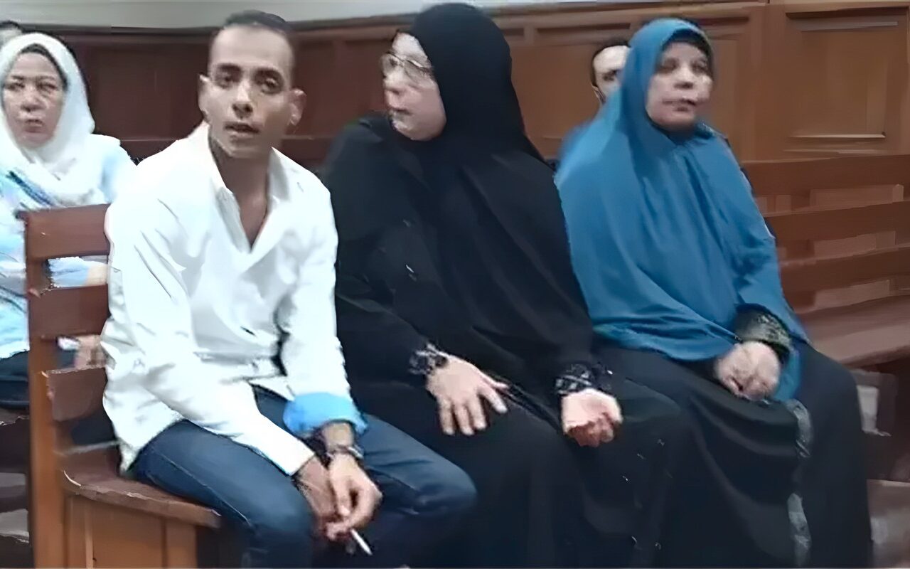 بعد إعدام المتهمين، والدة طبيب الساحل تكشف أسرار اللحظات الأخيرة قبل قتل ابنها