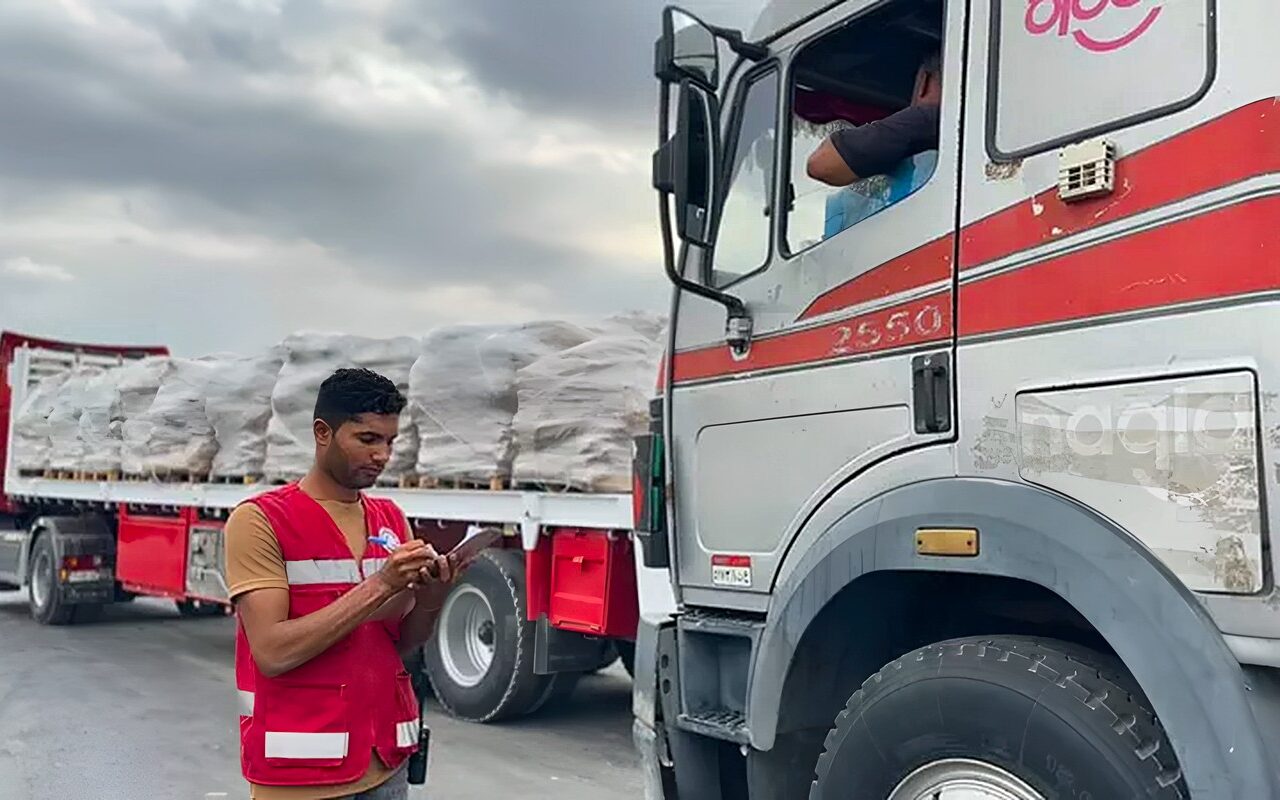 الهلال الأحمر يواصل دعم أهالي غزة بالسلال الغذائية والخيام عبر قافلة «زاد العزة» 293