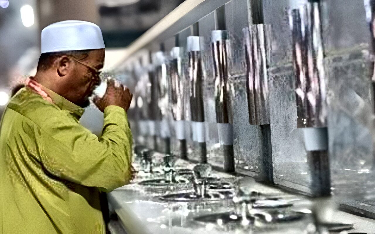 هل يجوز استعمال ماء زمزم في غير الشرب؟ .. دار الإفتاء تجيب