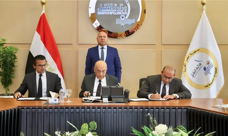 تنفيذا لتوجيهات الرئيس، وزير النقل يشهد توقيع مذكرة تفاهم لإنشاء مركز إقليمي للتوزيع والتصدير بميناء الدخيلة