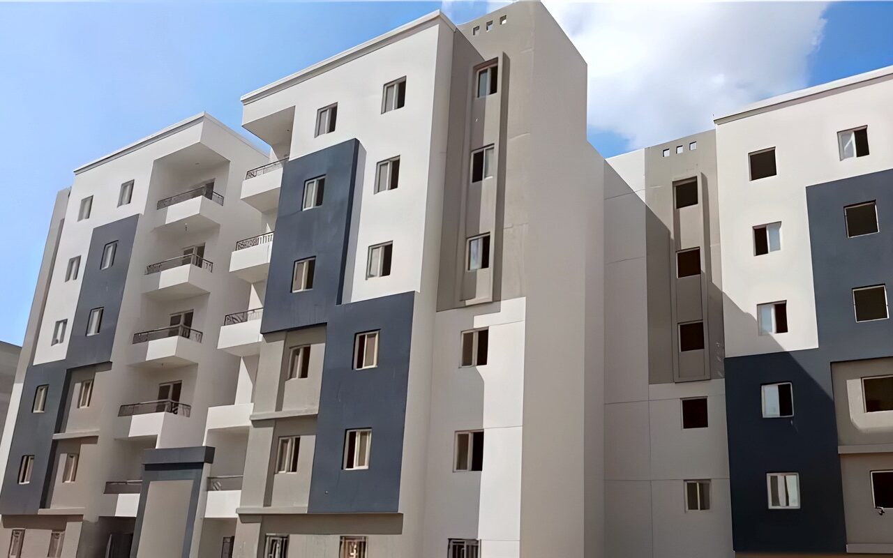 وزيرة الإسكان تتابع موقف تنفيذ مشروعات المرافق والإسكان والتنمية بالمدن الجديدة في الصعيد