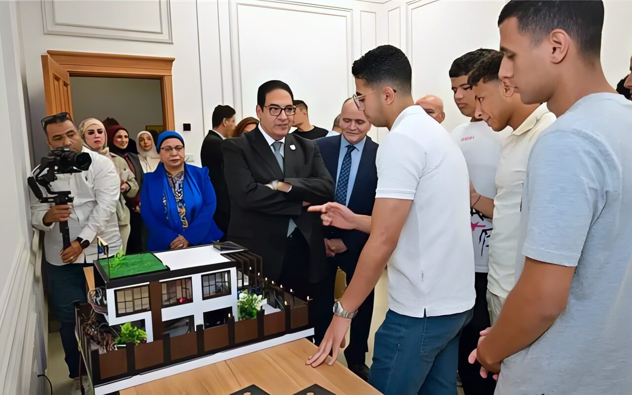 جوائز مالية لأفضل المشروعات الابتكارية، تحرك جديد لدعم إبداعات طلاب جامعة القاهرة الأهلية (صور)