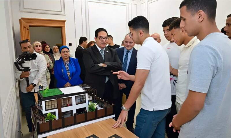 جوائز مالية لأفضل المشروعات الابتكارية، تحرك جديد لدعم إبداعات طلاب جامعة القاهرة الأهلية (صور)
