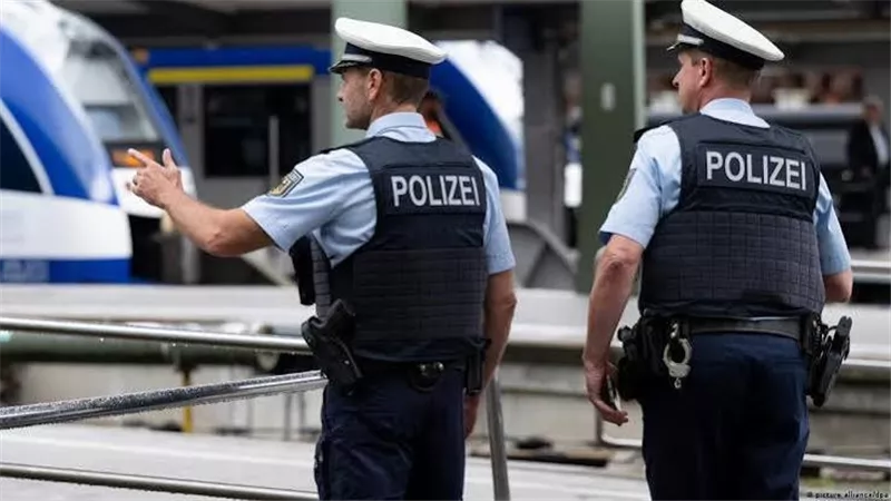 ألمانيا تعتقل شخصين بتهمة التخطيط لهجمات تخريبية لصالح روسيا
