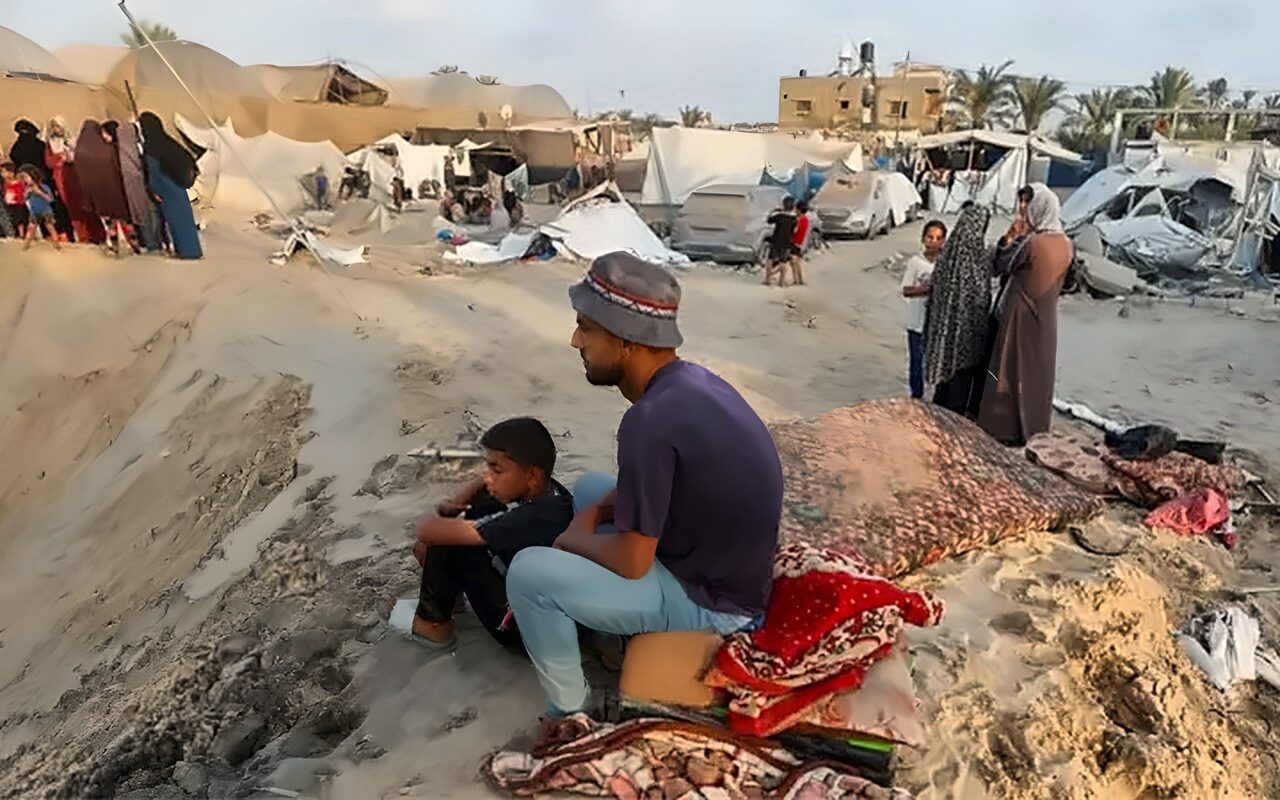 3 سنوات إبادة.. اتفاق وقف إطلاق النار لا يبدد الخوف في قطاع غزة.. خيام النازحين تحت نيران قصف جيش الاحتلال.. و”الخط الأصفر” حيلة إسرائيلية لتضييق الخناق على الفلسطينيين