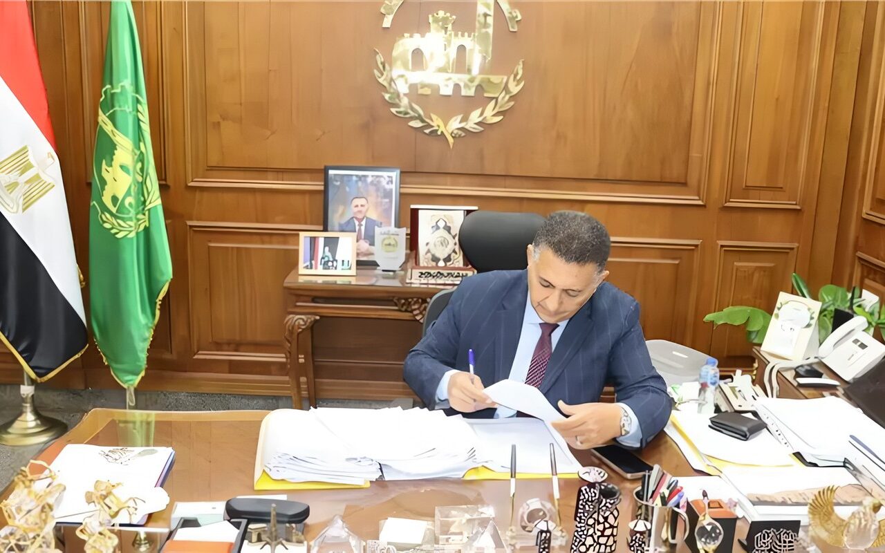 محافظ القليوبية يعتمد عقود ترسية مشروعات رصف ورفع كفاءة الطرق