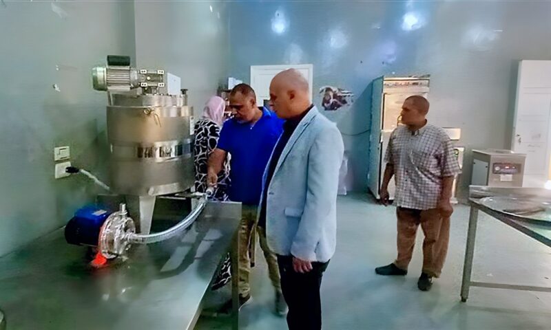 أسيوط تحصد العقيق الأحمر، المحافظ يتابع مراحل تصنيع منتجات الرمان بساحل سليم (صور)