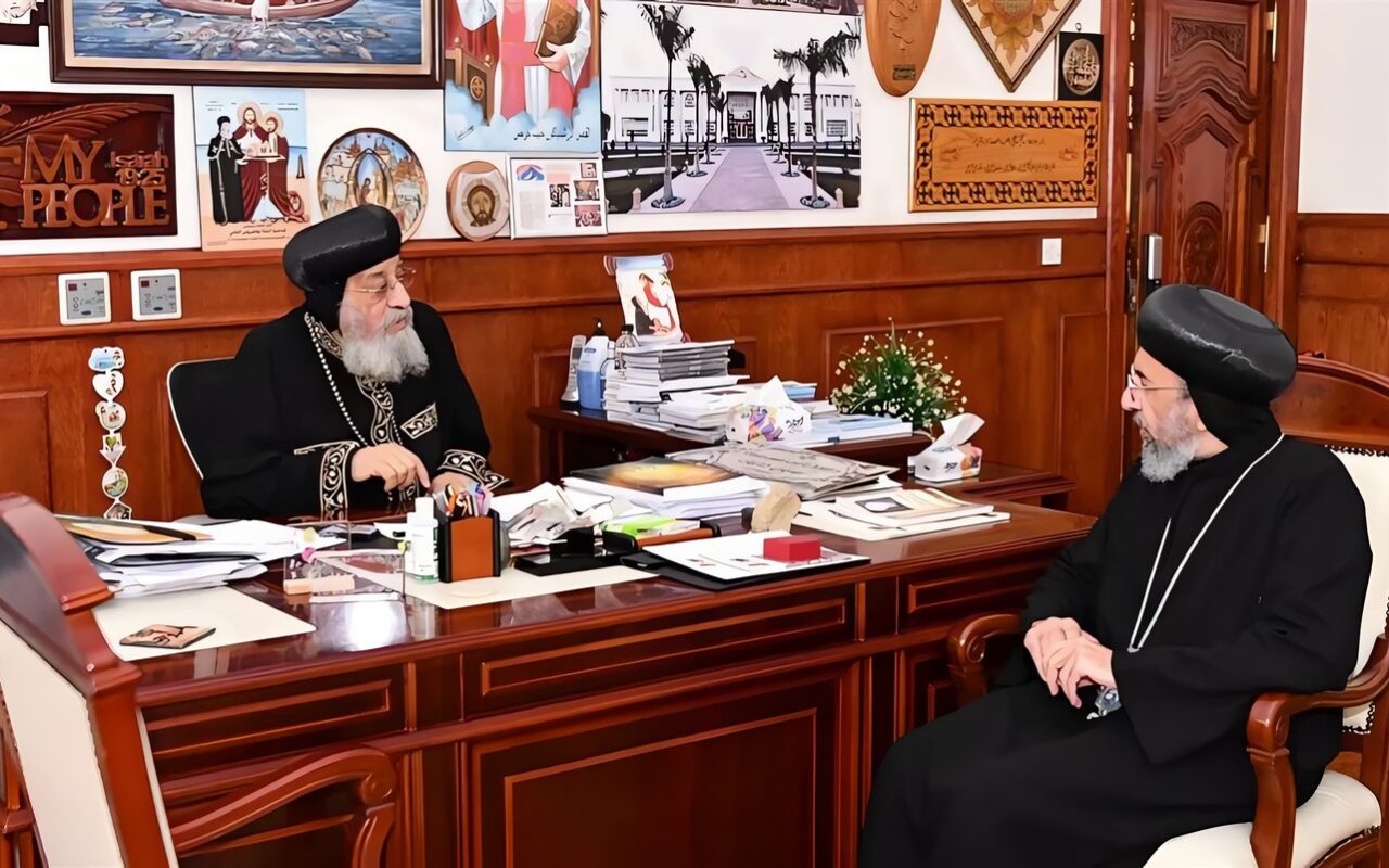 البابا تواضروس يتلقى تقريرا عن الخدمة في إيبارشية لندن