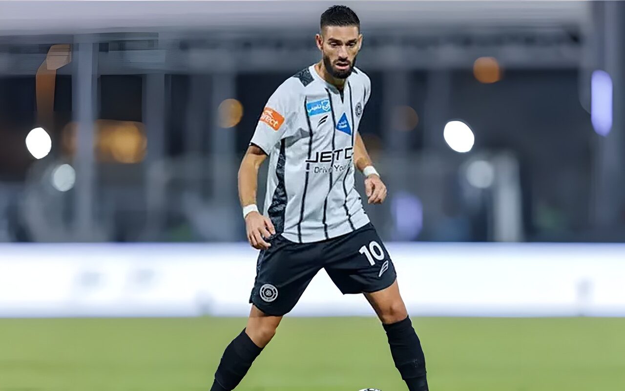 بـ 10 لاعبين، الشباب يقهر التعاون بثلاثية نظيفة في الدوري السعودي