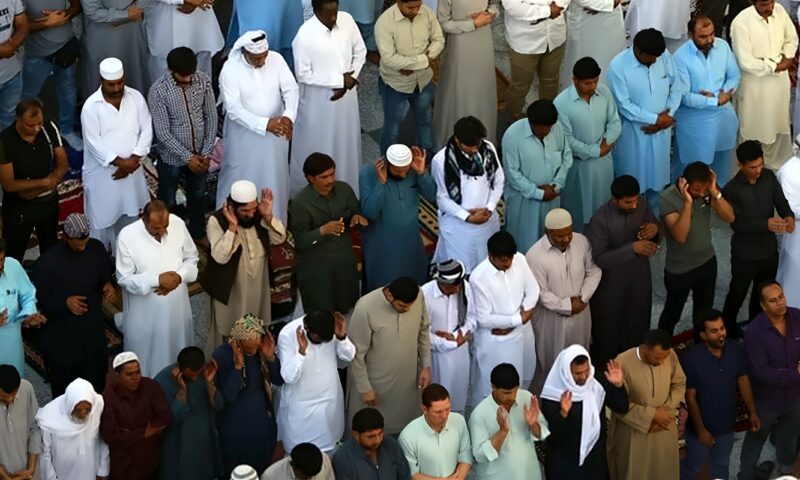 الإفتاء توضح صحة حديث “من قرأ القرآن في الصلاة له بكل حرف 100 حسنة”