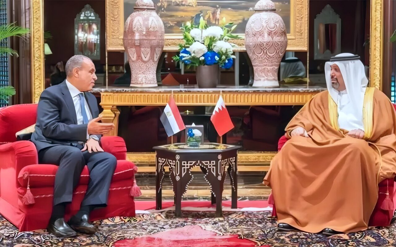 وزير الخارجية يناقش مع وزير المالية البحريني سبل دفع التعاون الاقتصادي والاستثماري بين البلدين