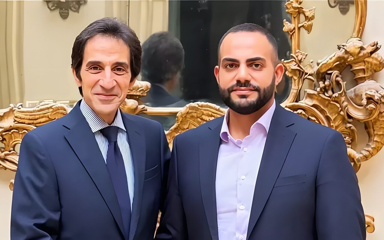 بسام راضي يكرم طبيبا مصريا أنقذ حياة مواطن إيطالي بأحد شوارع روما