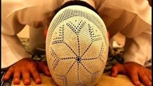 الفرق بين سجود الشكر وصلاة الشكر وكيفيتها .. سجدة واحدة و10 حقائق