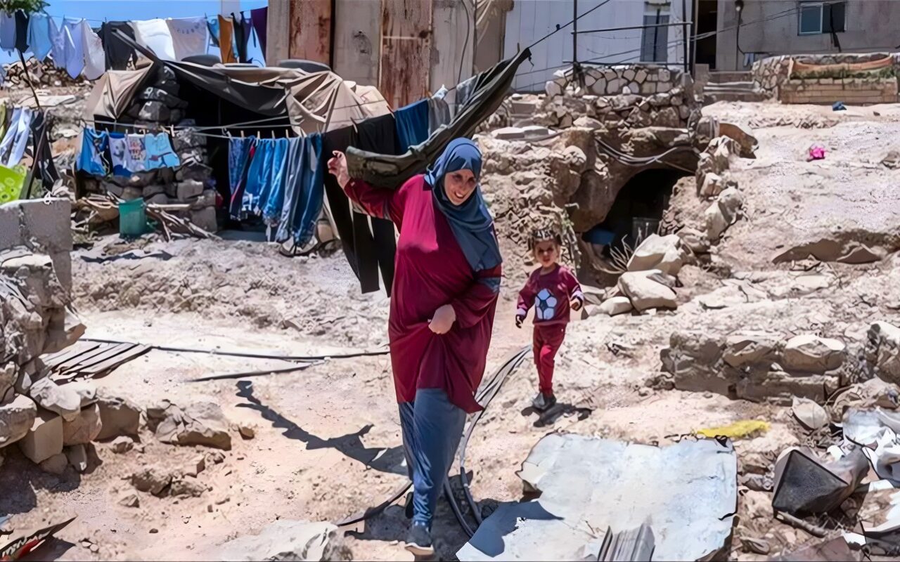 مخطط لتهجير 2500 مواطن من بلدتين بالخليل ونزوح أكثر من 200 عائلة