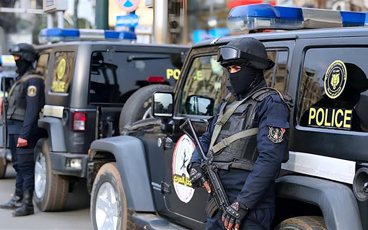 بعد القبض على المتهم، تفاصيل مقتل مسنة على يد حفيدها في قنا بسبب 6 آلاف جنيه وجرعة شابو