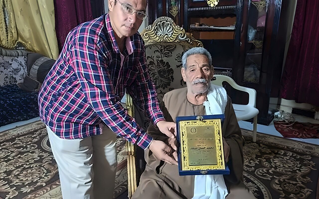 رائحته مسك كأنه لسه متوفي، أسرة شهيد في حرب أكتوبر تروي قصة عدم تحلل جثمانه بعد عام من استشهاده (فيديو)