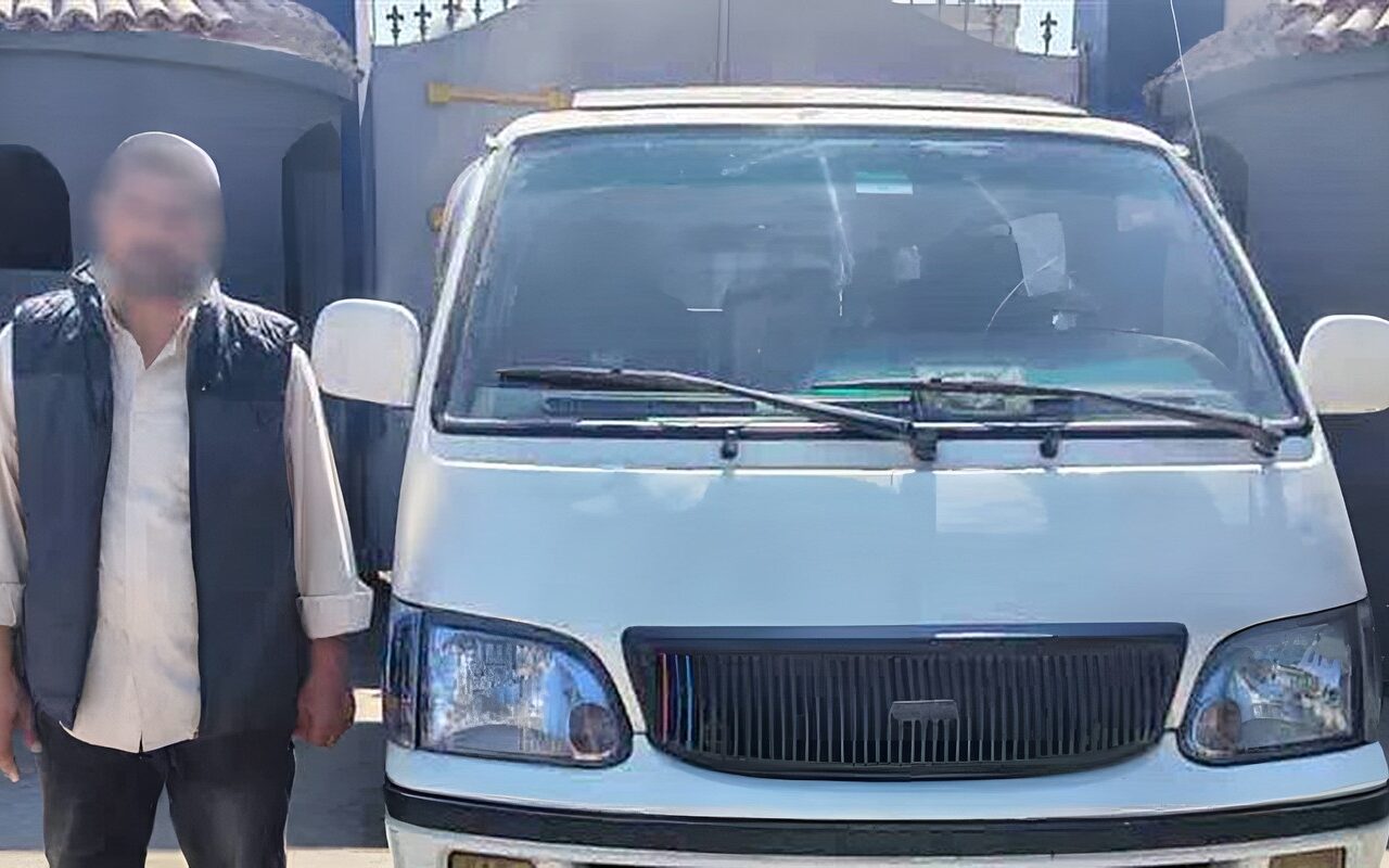 ضبط سائق ميكروباص بالبحيرة لرفضه نقل الركاب حاملي حقائب السفر لفرض أجرة إضافية