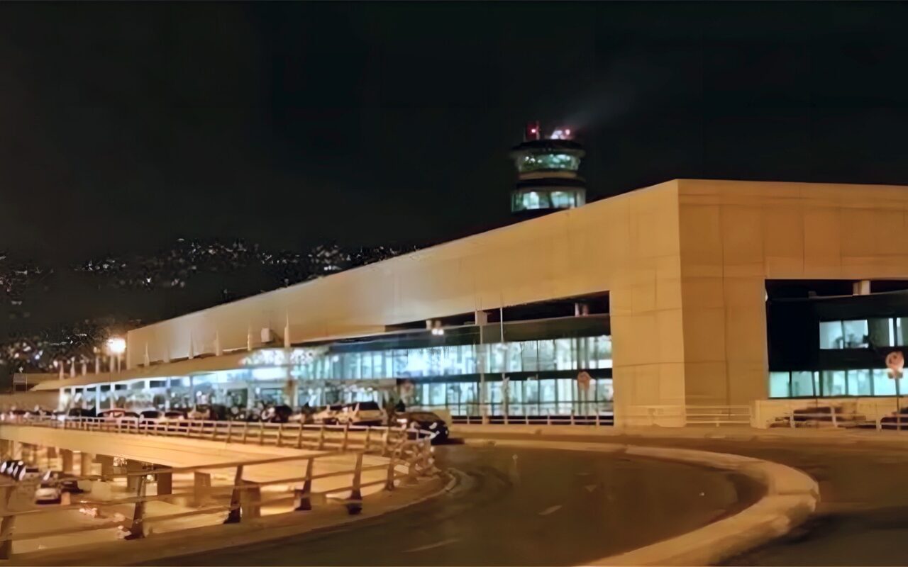 انقطاع الكهرباء يشل مطار رفيق الحريري في بيروت