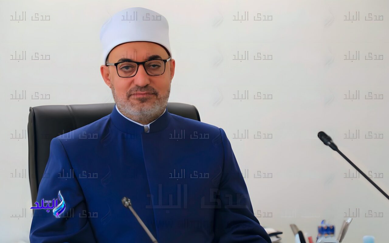 مفتي الجمهورية يهنئ الشيخ أيمن عبد الغني بتجديد تكليفه بتسيير أعمال وكالة الأزهر