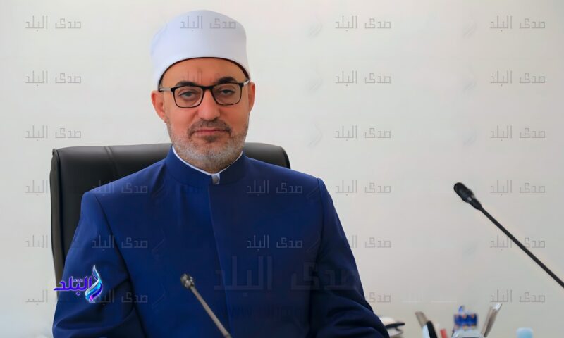 مفتي الجمهورية يهنئ الشيخ أيمن عبد الغني بتجديد تكليفه بتسيير أعمال وكالة الأزهر